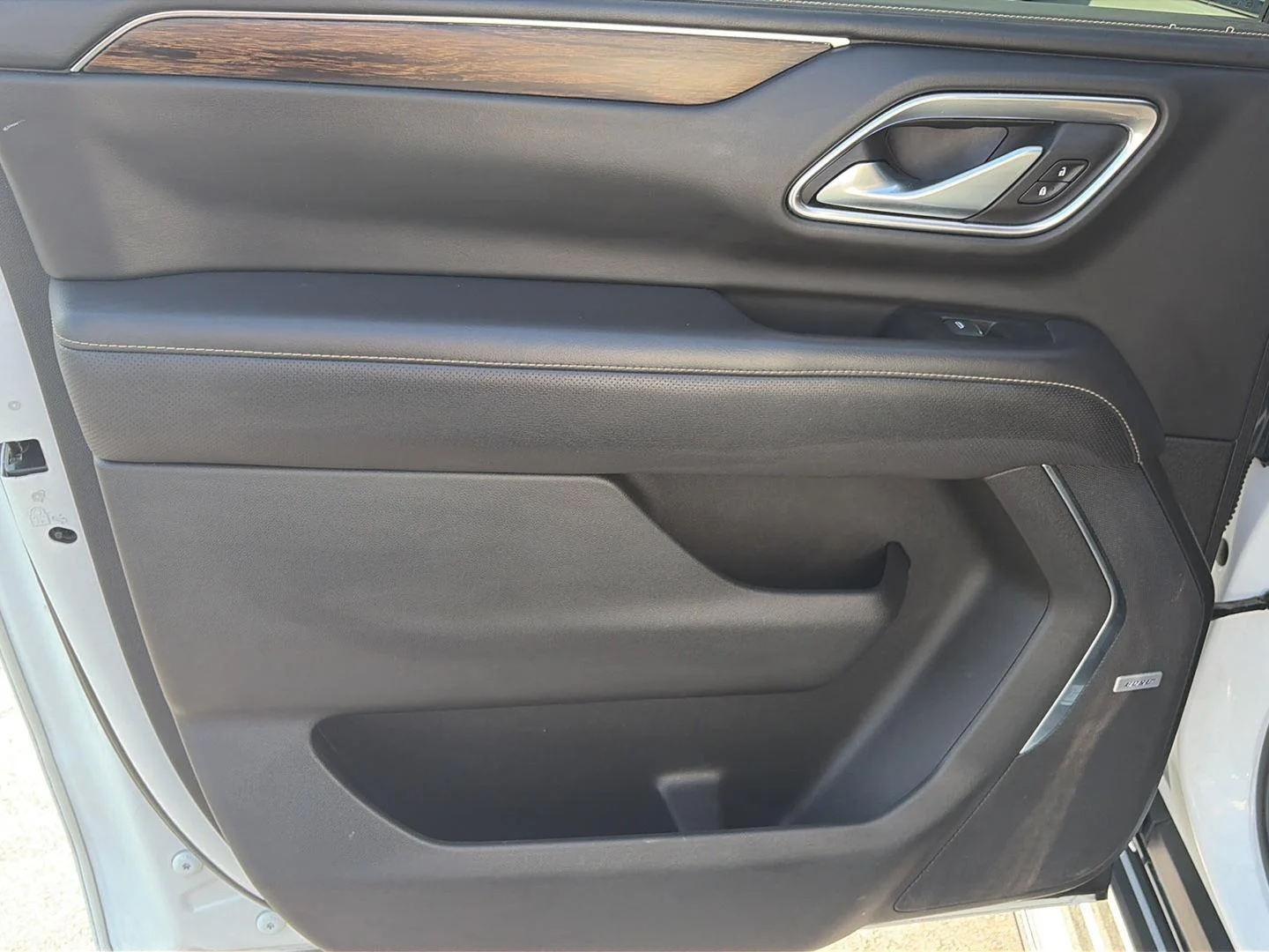 Used 2022 SUMMIT WHITE Chevrolet Premier image 13