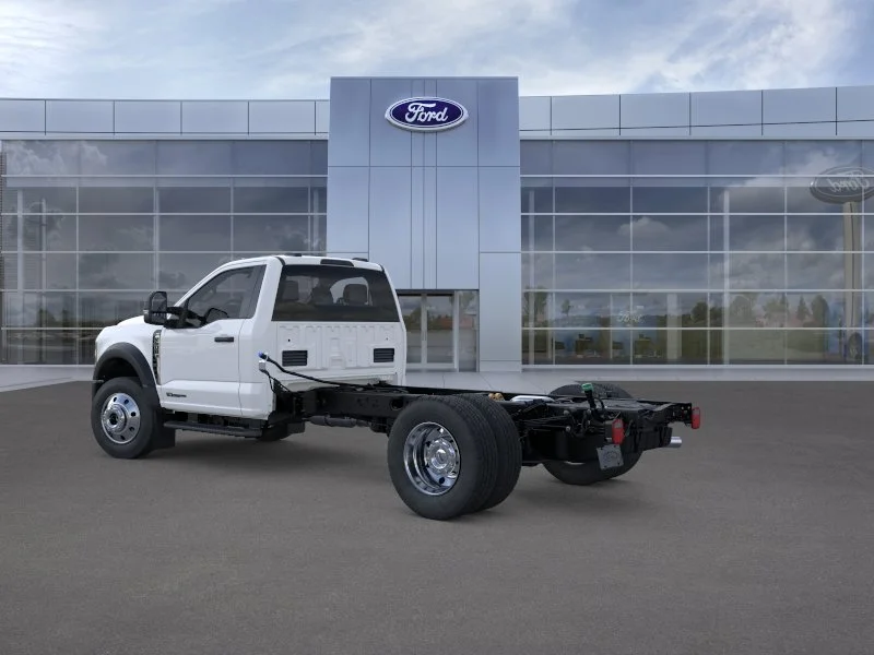 New 2026 Oxford White Ford F-600® XLT image 4