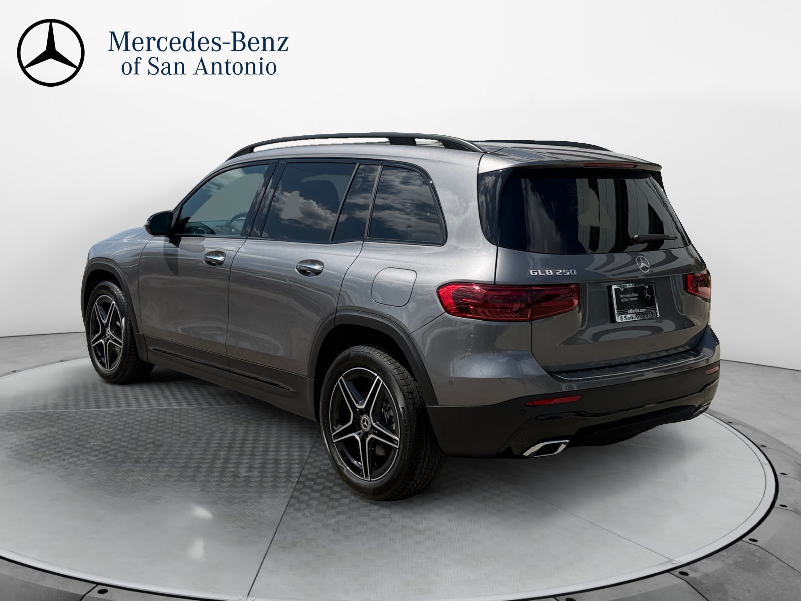 New 2026 Mountain Grey Metallic Mercedes-Benz GLB 250 image 30