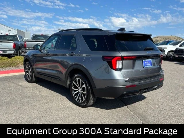 Used 2025 Gray Ford ST-Line image 3