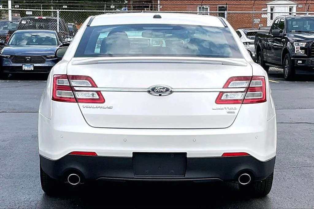 Used 2019 White Ford Limited image 3