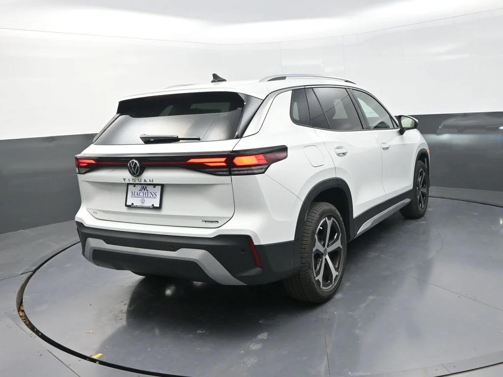 2026 Volkswagen Tiguan SE - Photo 11