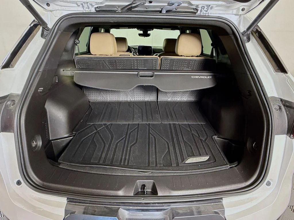 Used 2023 Beige Chevrolet Premier image 26
