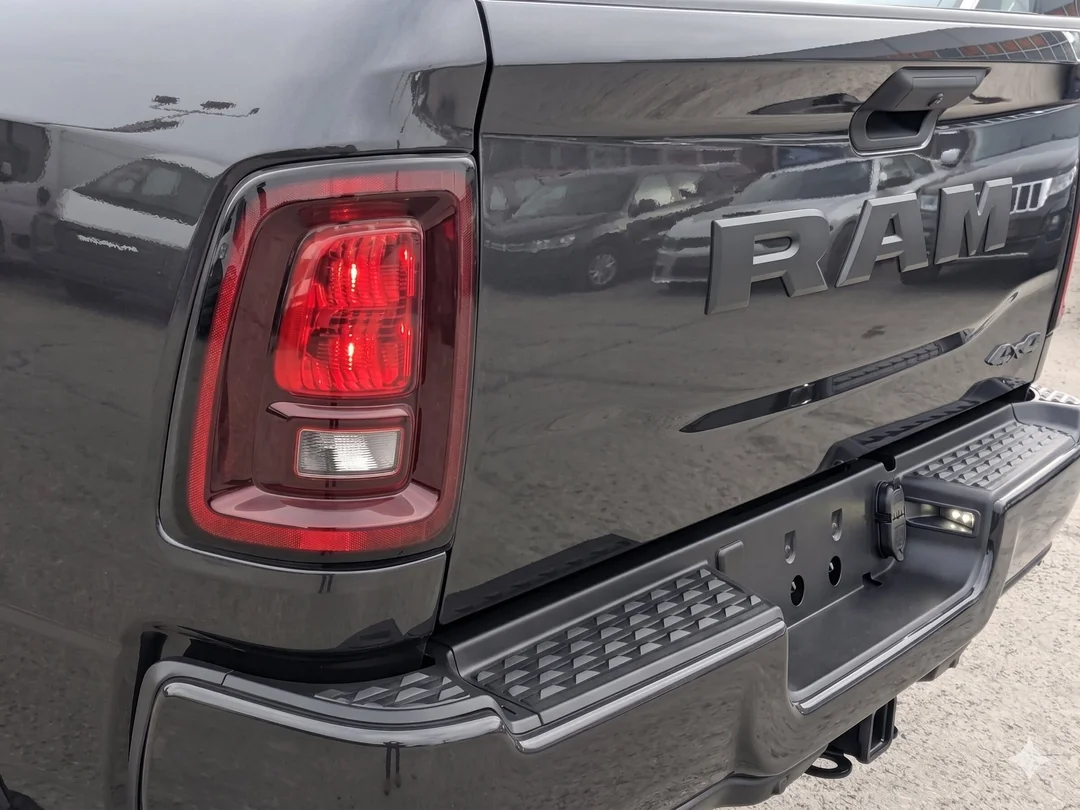 New 2026 Black RAM Black Express - - 6.7L Cummins HO  - Pkg 24C  - 5th Wheel/Gooseneck Prep  - 20 Black Wheels & More! image 10