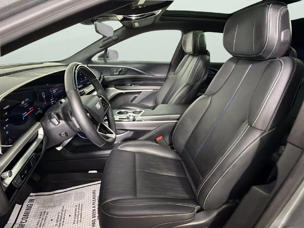 2025 Cadillac LYRIQ Luxury 3 - Photo 18