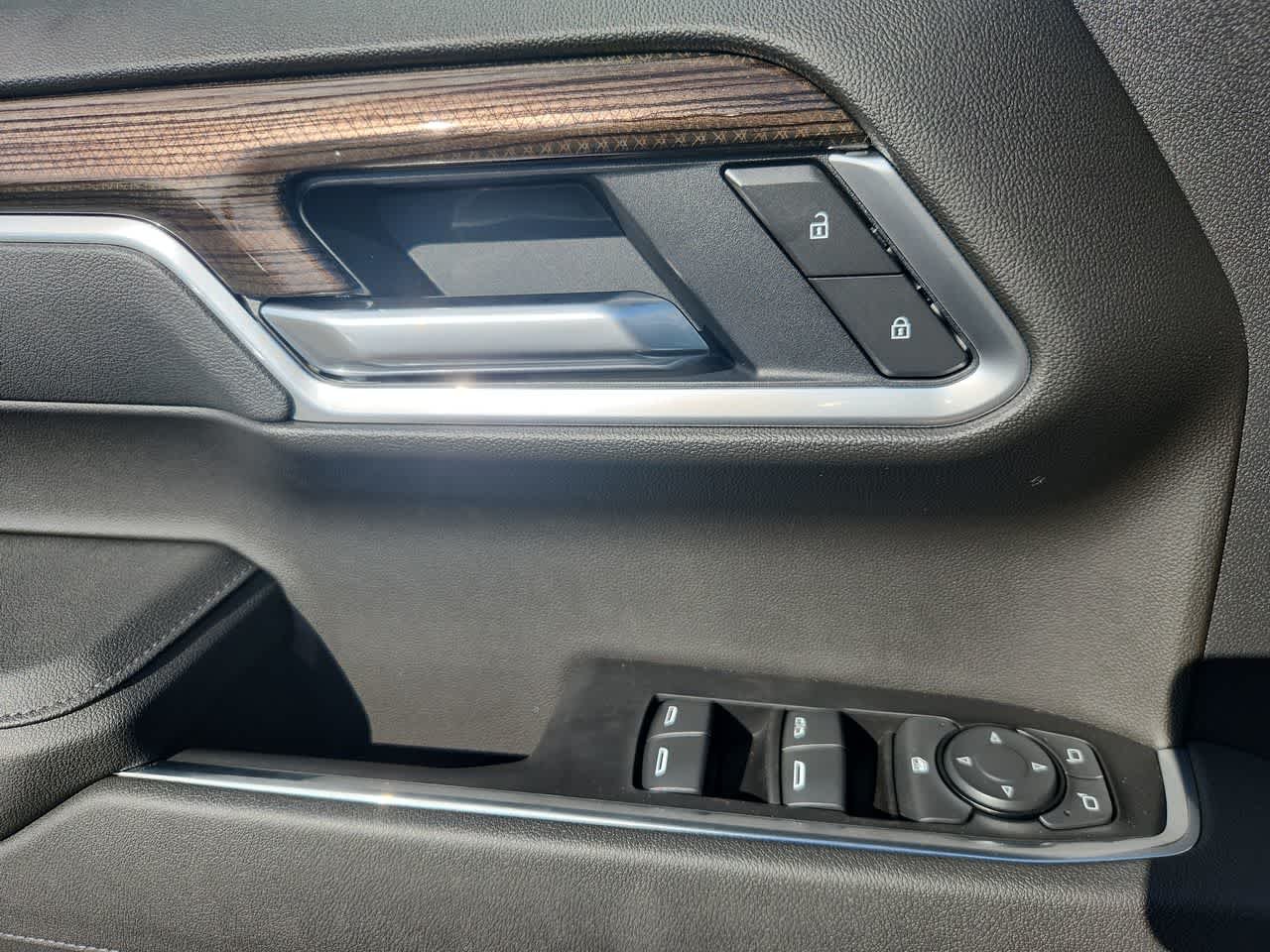 New 2026 Summit White Chevrolet LT (2FL) image 11