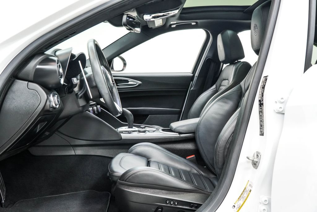 Used 2023 White Alfa Romeo Veloce image 17