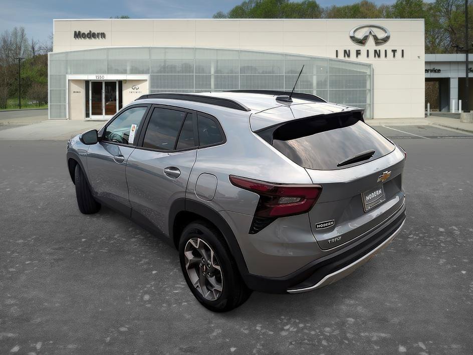Used 2025 Sterling Gray Metallic Chevrolet LT image 5