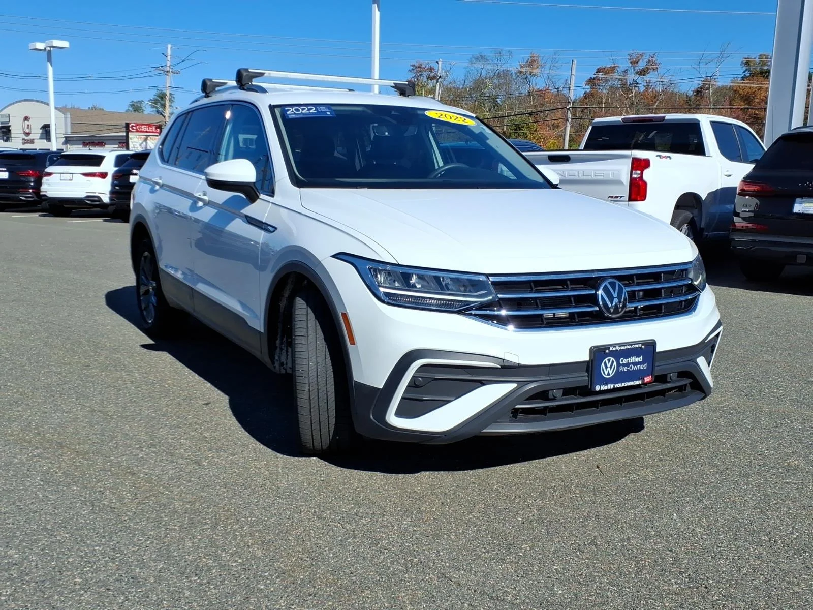 Certified Used 2022 Pure White Volkswagen SE image 3