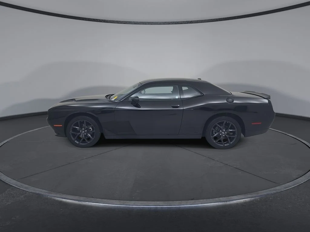 Used 2023 Black Dodge SXT image 11