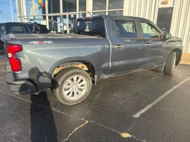 Used 2021 Gray Chevrolet Custom image 9