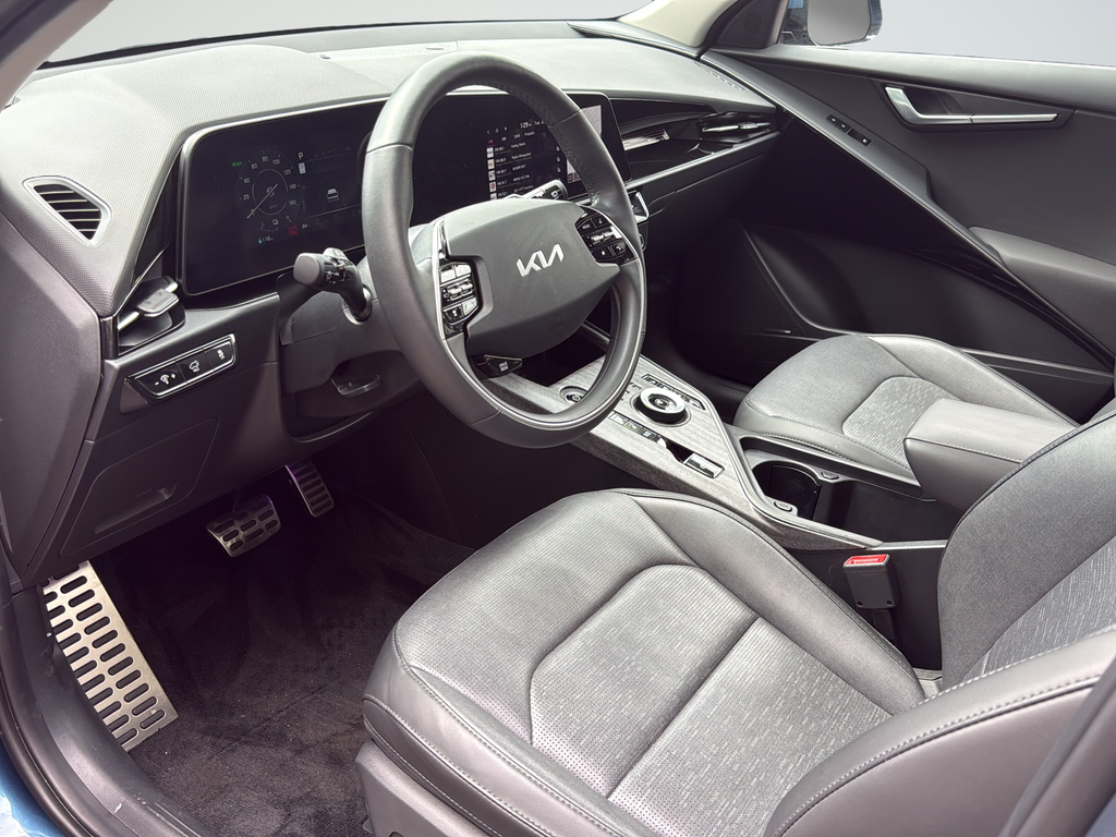 Used 2023 Blue Kia Wave image 17