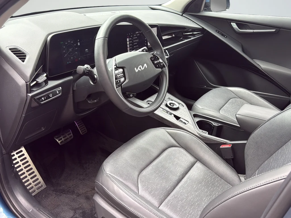 Used 2023 Blue Kia Wave image 17