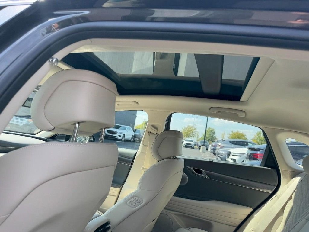 Used 2026 Makalu Gray Genesis 2.5T Sport Prestige image 8