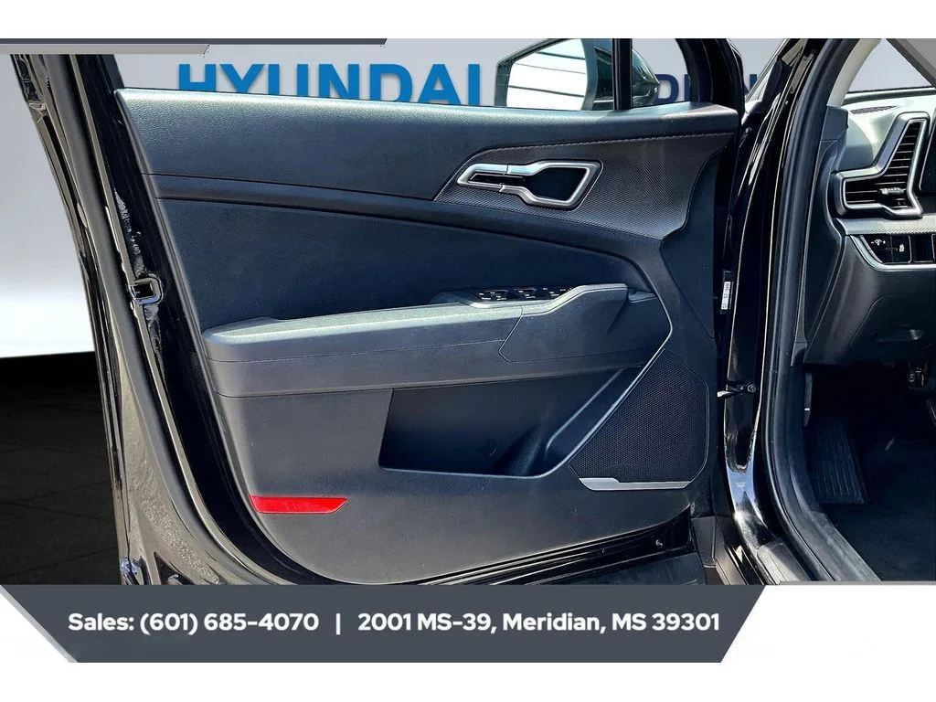 Used 2025 Fusion Black Kia LX image 17