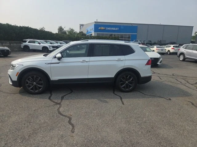 Used 2023 White Volkswagen 2.0T SE image 2
