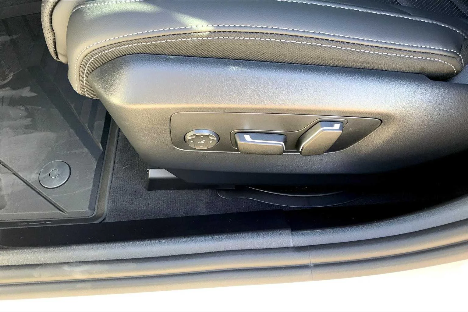 2026 BMW 5 Series 530i - Photo 16