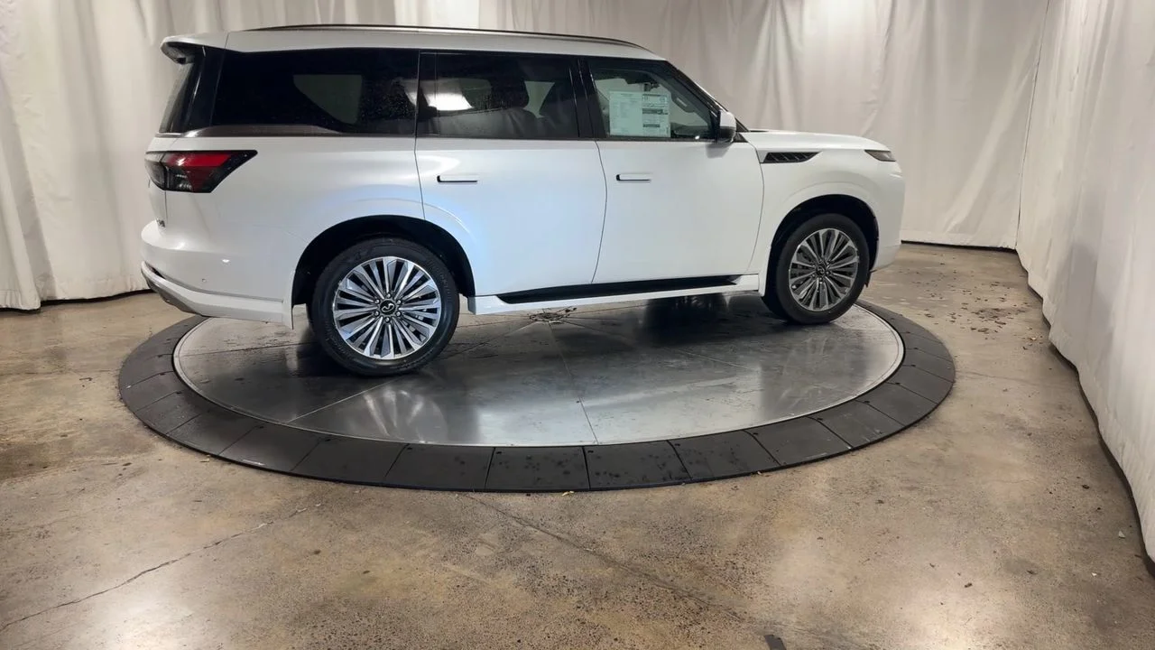 2025 INFINITI QX80 Sensory 4WD - Photo 2
