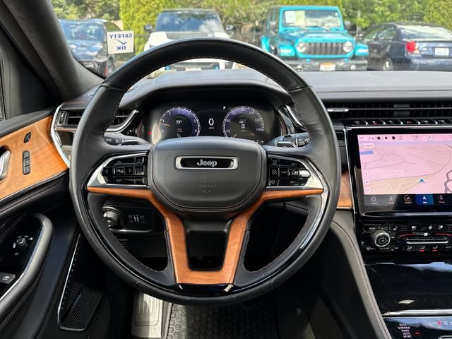 Used 2023 Rocky Mountain Pearlcoat Jeep Summit Reserve image 9