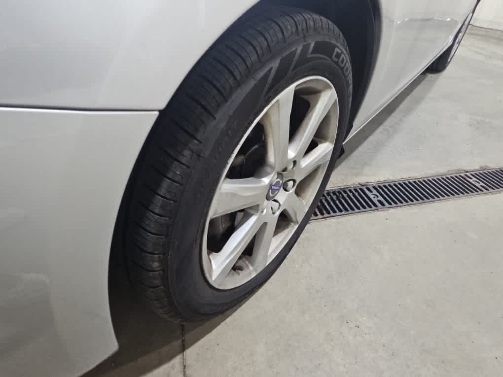 Used 2016 Silver Volvo T5 Drive-E Platinum image 10