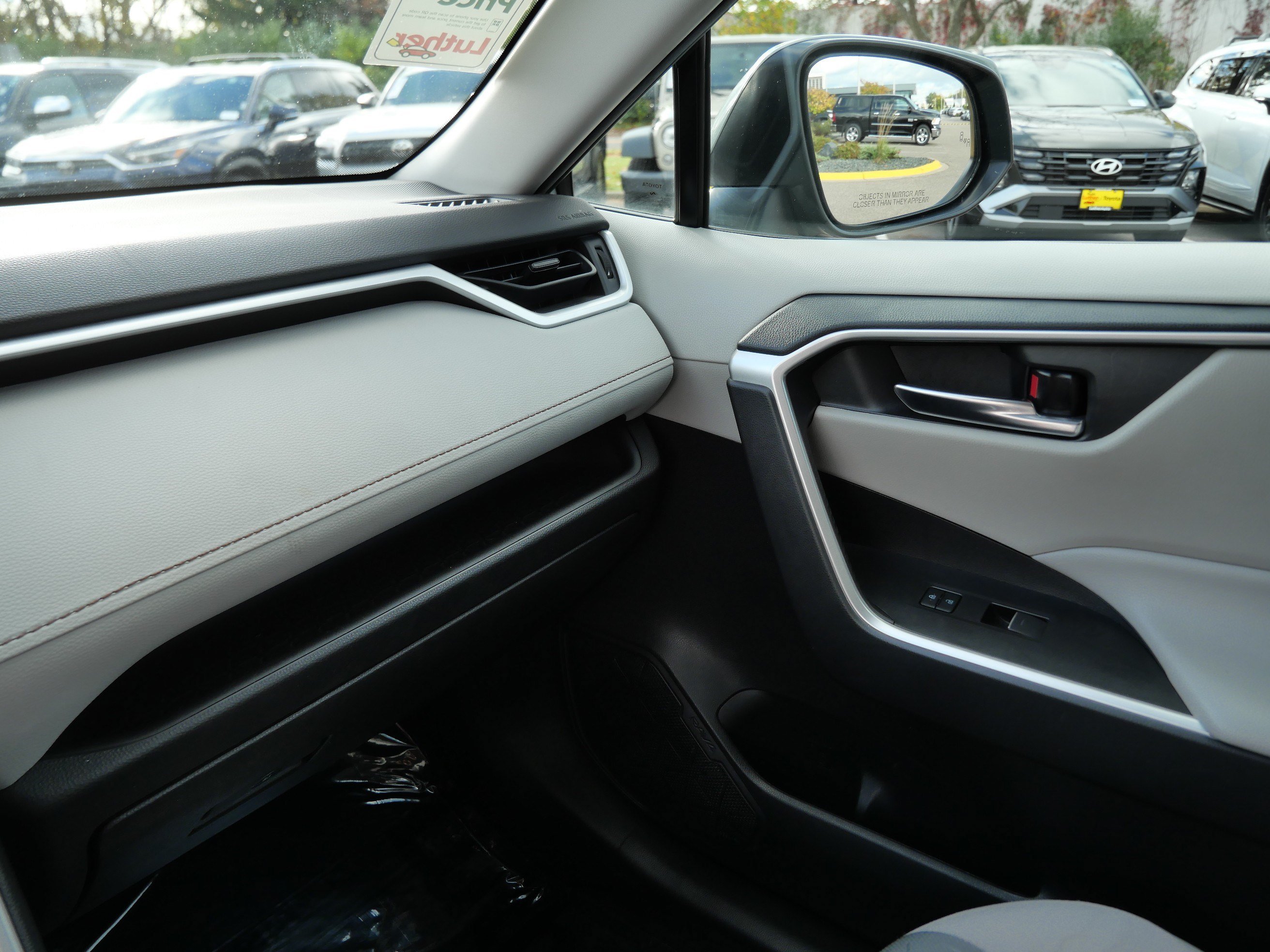 Certified Used 2022 Lunar Rock Toyota Hybrid XLE image 34