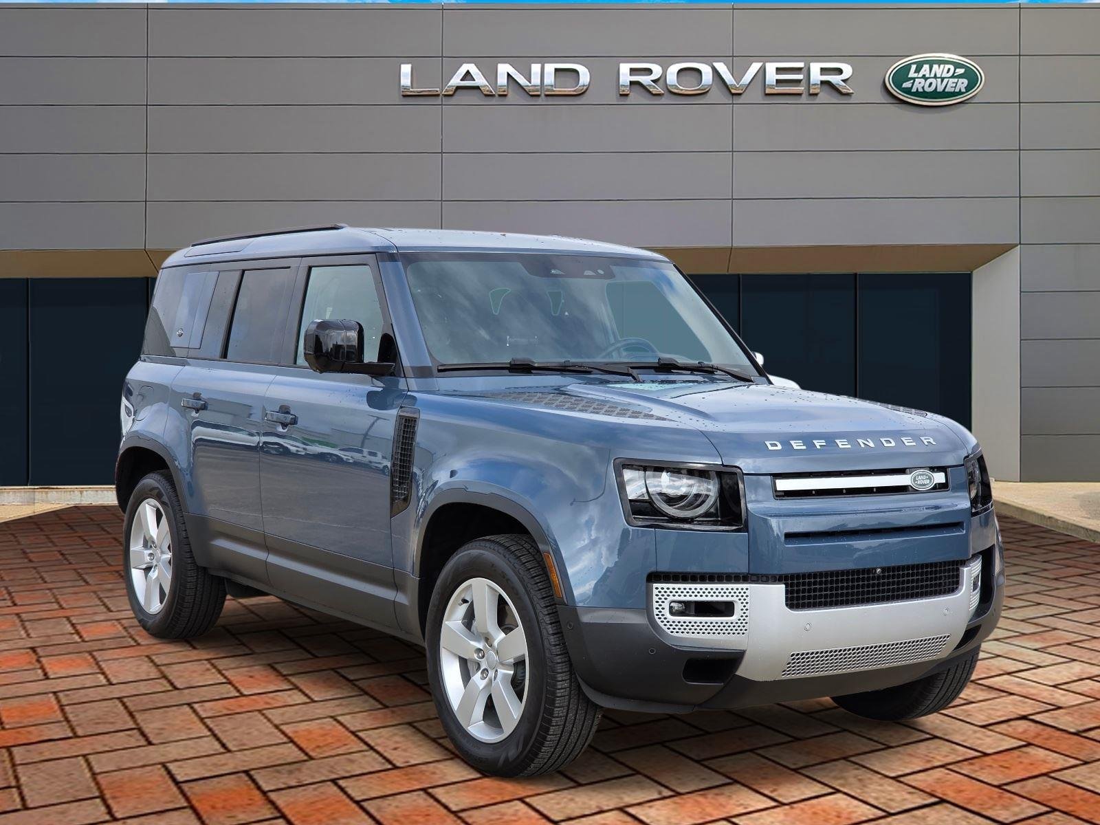 Used 2024 Tasman Blue Metallic Land Rover S image 3