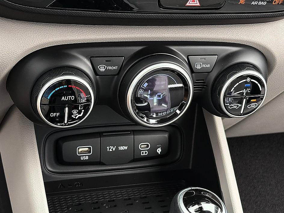 New 2026 Shimmering Silver Hyundai SEL image 30