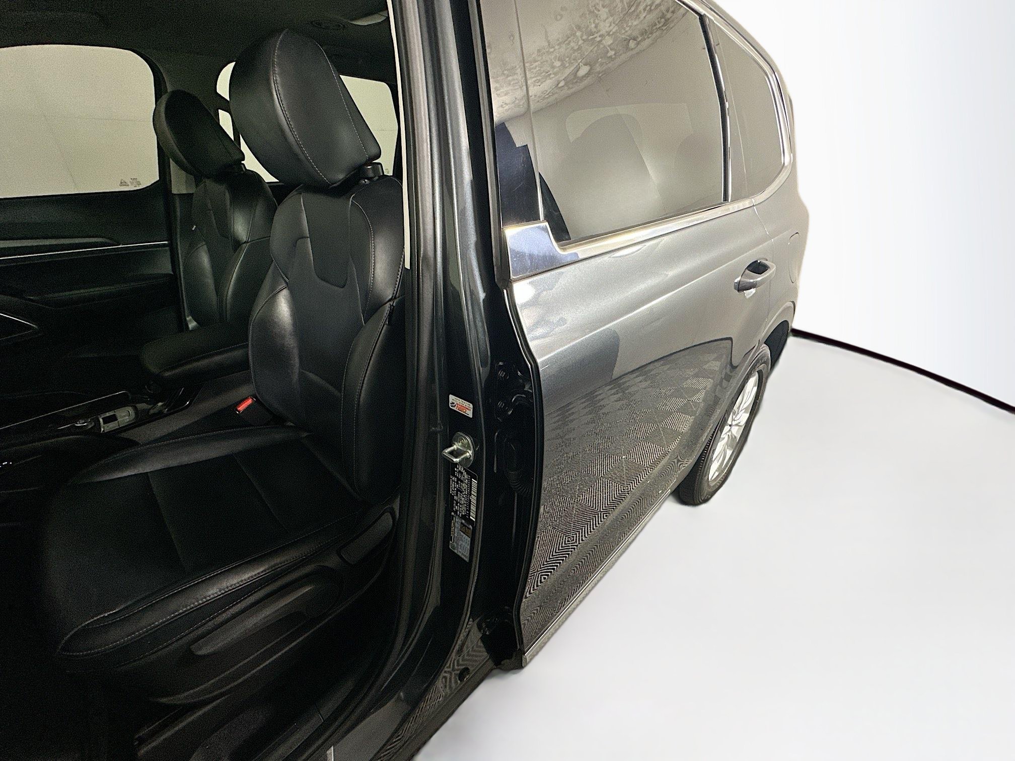 Used 2022 Gravity Grey Kia LX image 12