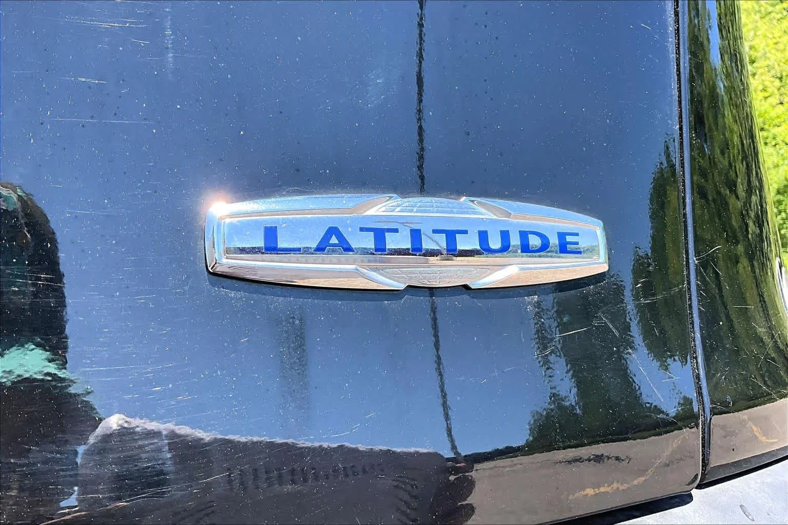 Used 2018 Diamond Black Crystal Pearlcoat Jeep Latitude Plus image 33