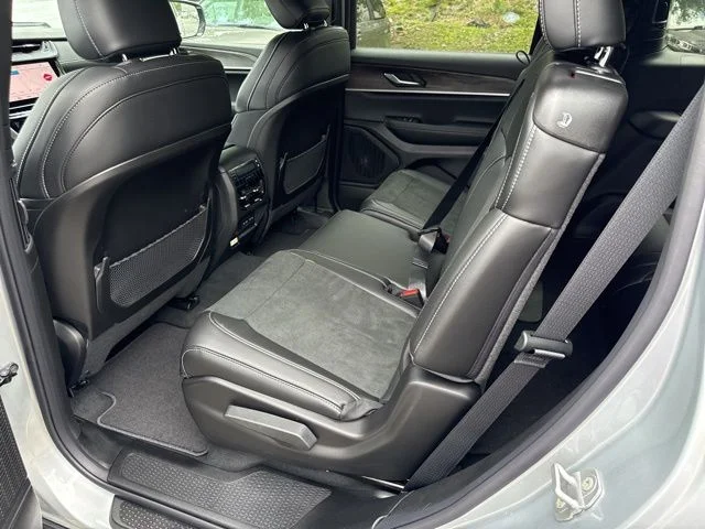 New 2026 Silver Zynith Exterior Paint Jeep Altitude image 19