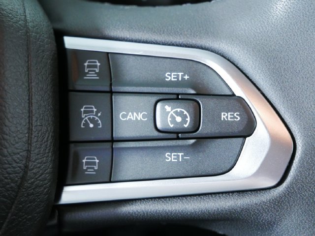 Used 2023 Silver Jeep High Altitude image 26