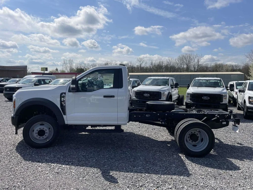 New 2026 Oxford White Ford F-450® XL image 6