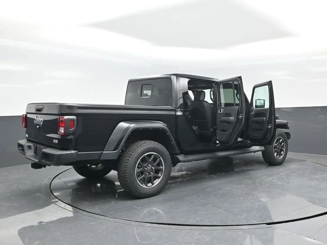 Certified Used 2022 Black Clearcoat Jeep Overland image 26