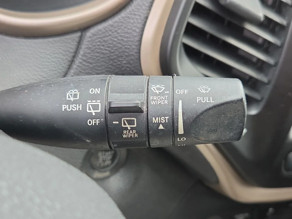 Used 2014 Gray Jeep Latitude image 31