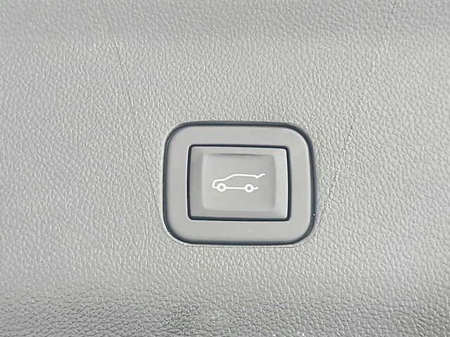 Used 2025 White GMC Denali image 54