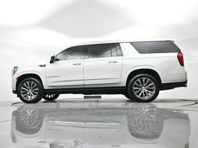 Used 2021 WHITE FROST TRICOAT GMC Denali image 29