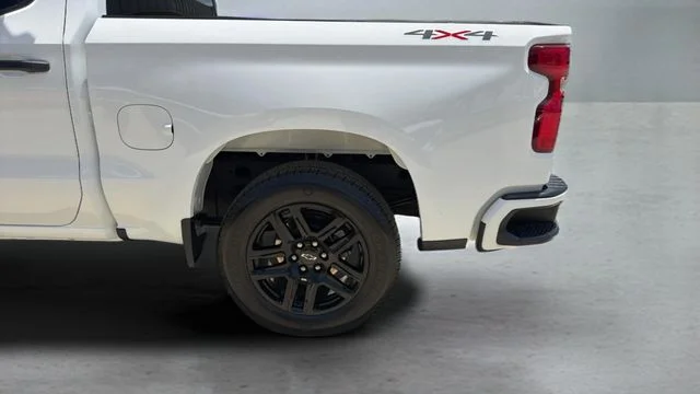 Used 2025 White Chevrolet Custom image 32