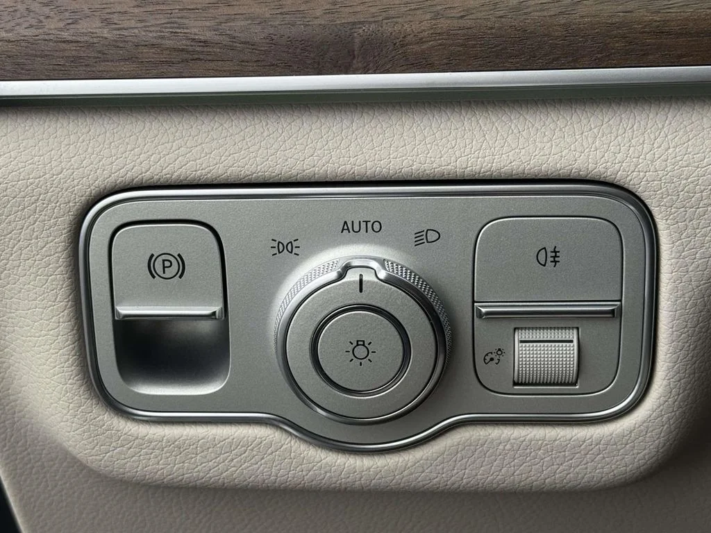 New 2026 White Mercedes-Benz GLS 450 image 19