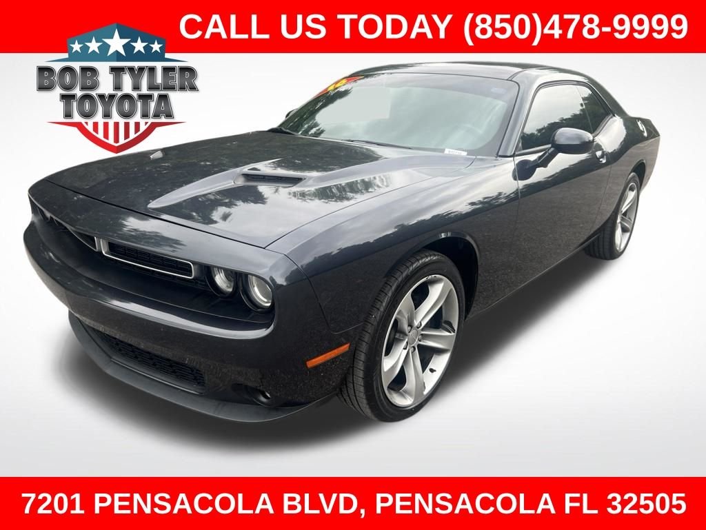 2016 Dodge Challenger SXT's photo
