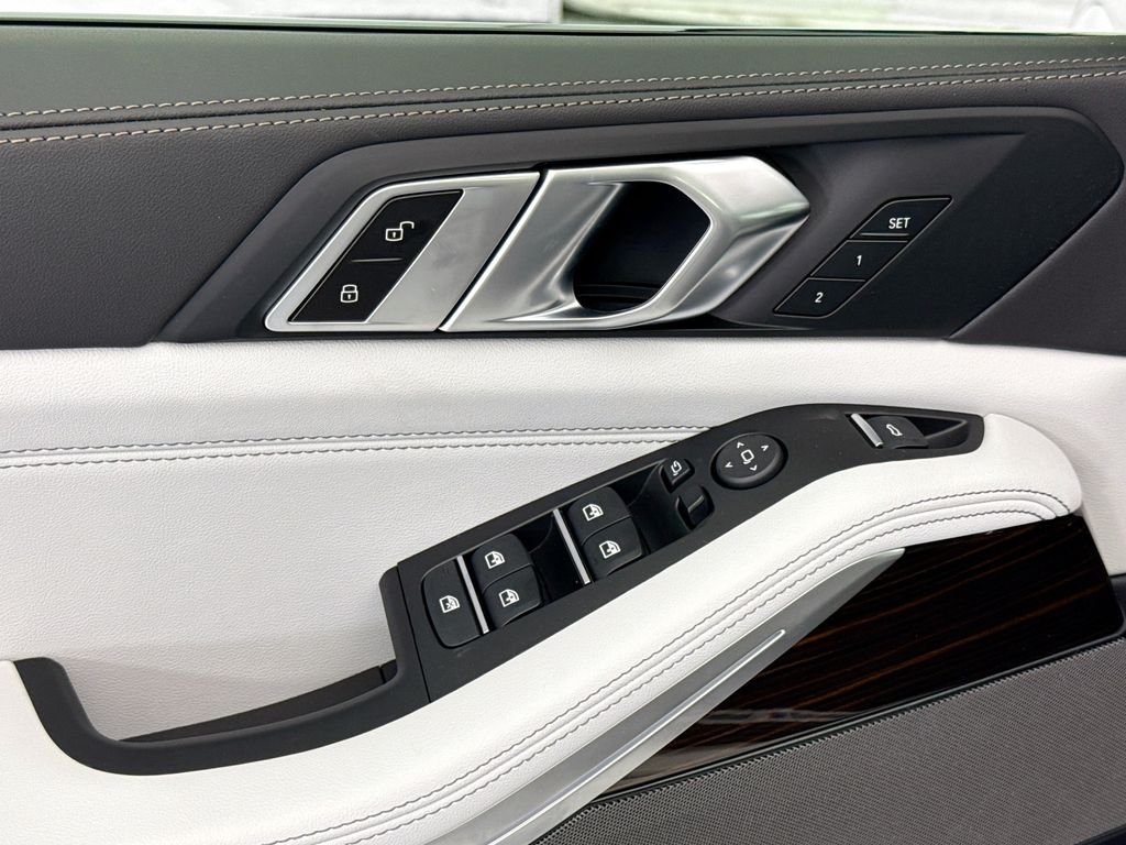 New 2026 White Metallic BMW xDrive40i image 22