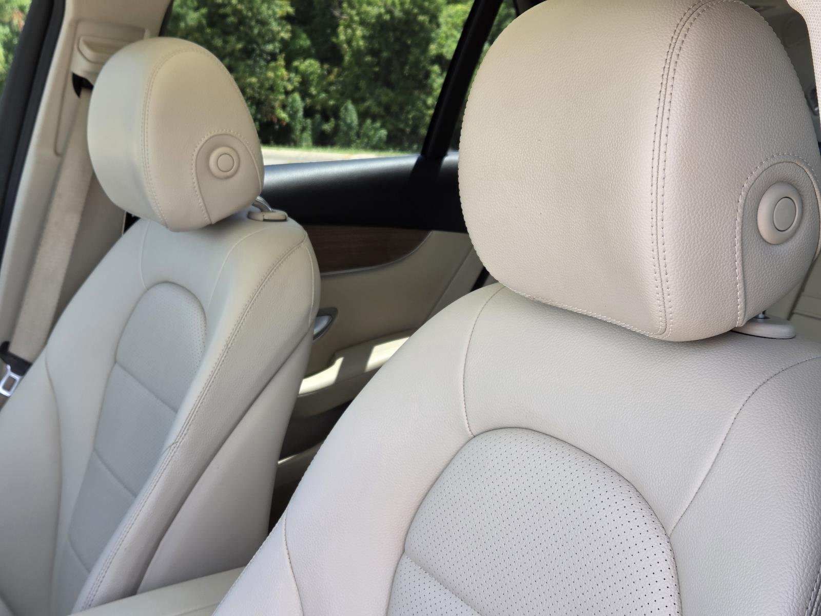 Used 2019 Polar White Mercedes-Benz GLC 300 image 30