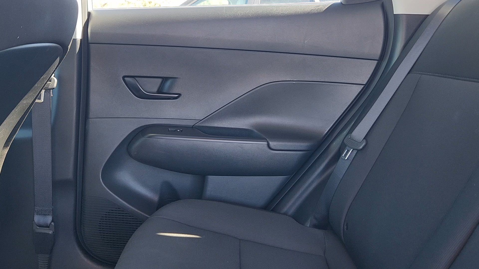 2025 Hyundai Kona SEL - Photo 15