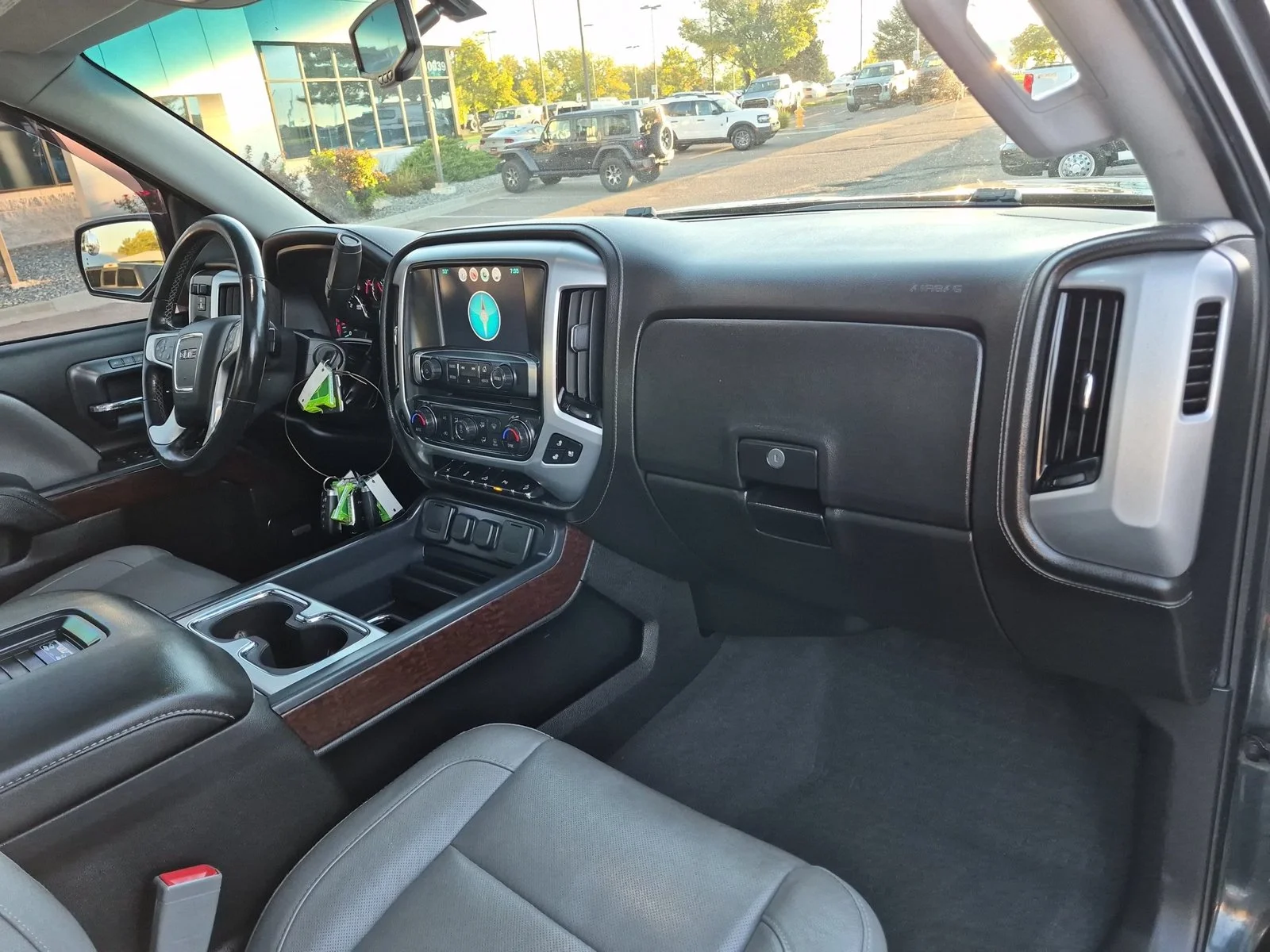 Used 2018 Dark Slate Metallic GMC SLT image 22