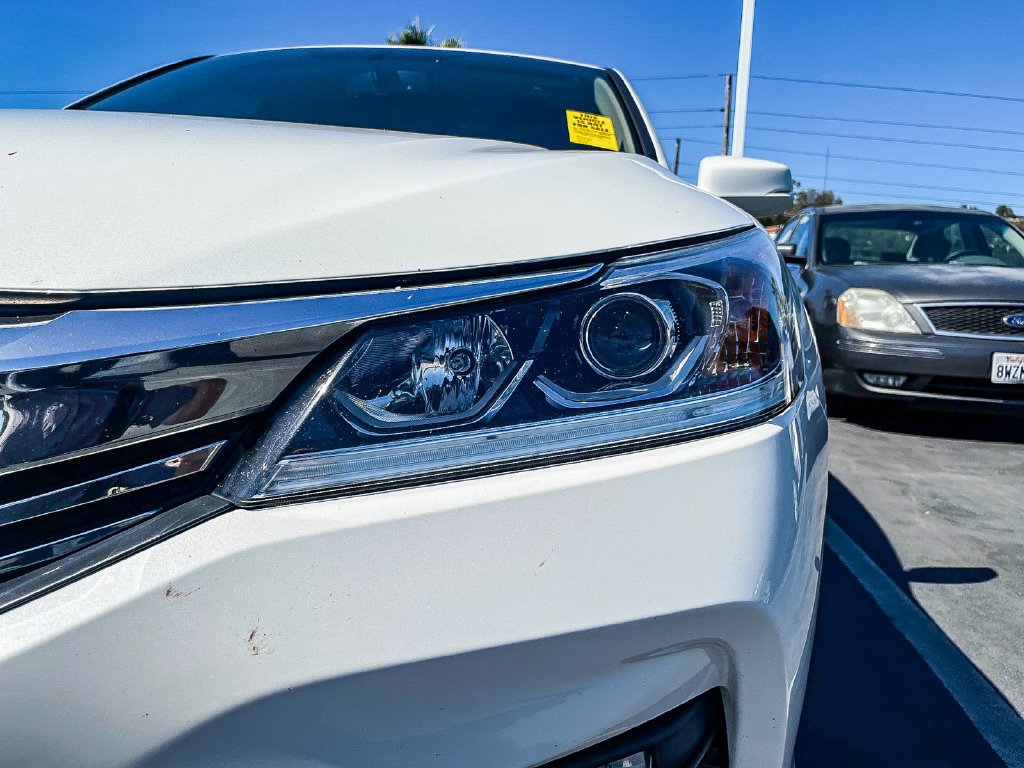Used 2016 White Honda EX-L image 5