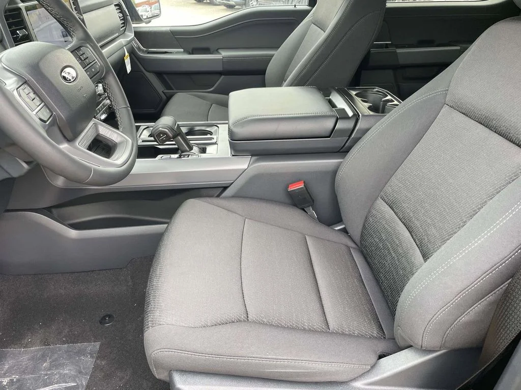 New 2026 Agate Black Metallic Ford XLT image 13