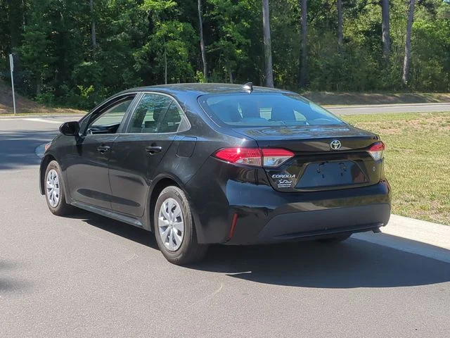 Used 2022 Black Toyota L image 11