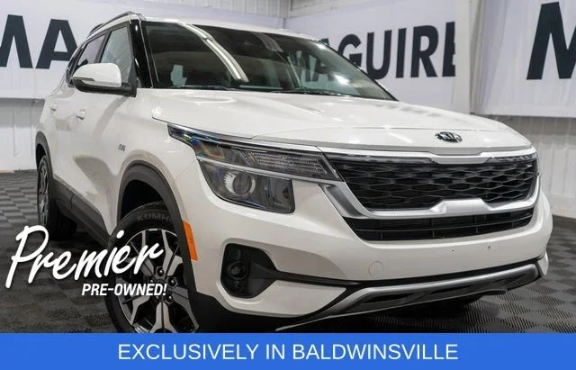 Used 2021 White Kia EX image 1