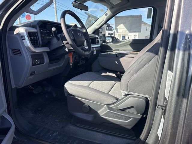 2025 Ford F-350 Super Duty Chassis Cab XLT - Photo 7
