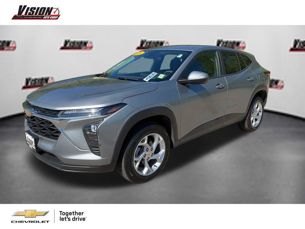 2024 Chevrolet Trax LS's photo