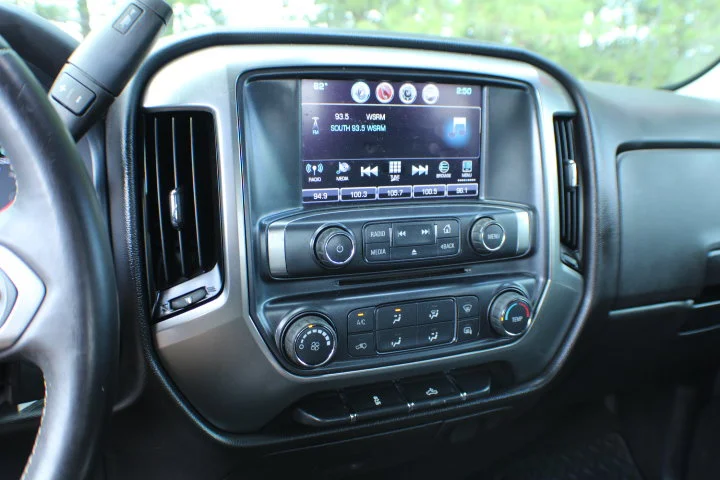 Used 2018 RED HOT Chevrolet LT image 9